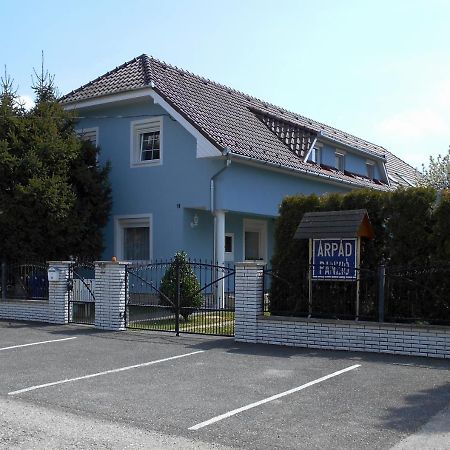 Bed and Breakfast Árpád Panzió Győr Exterior foto