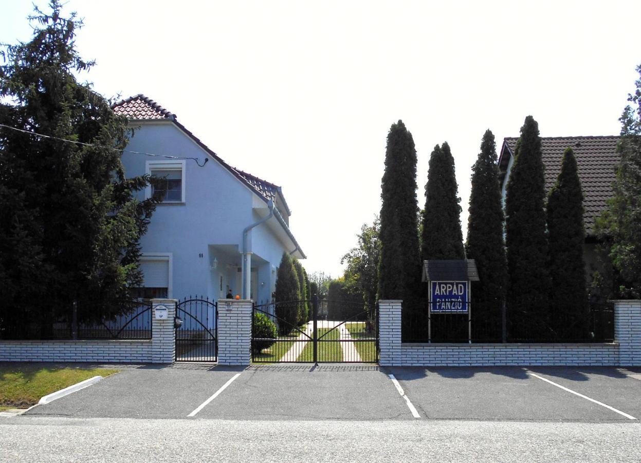 Bed and Breakfast Árpád Panzió Győr Exterior foto