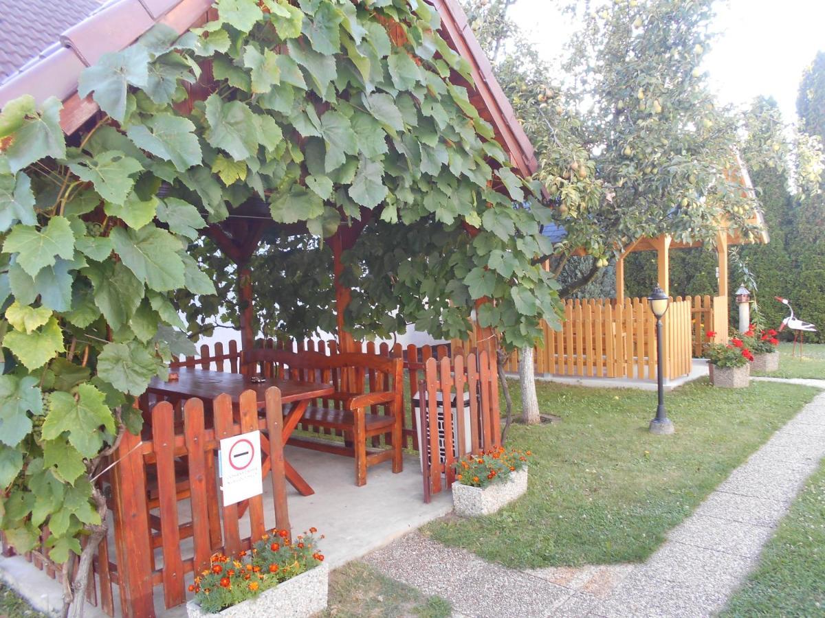 Bed and Breakfast Árpád Panzió Győr Exterior foto