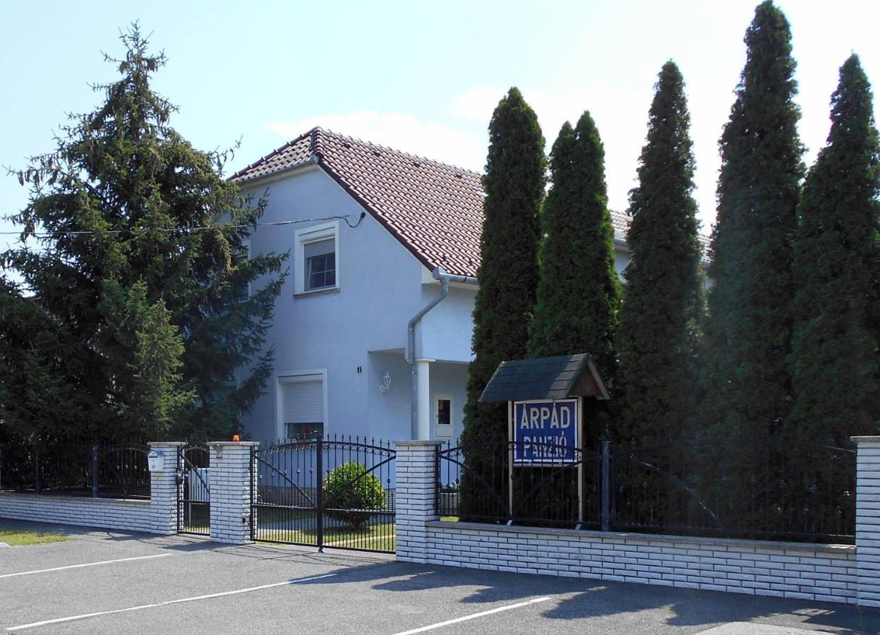 Bed and Breakfast Árpád Panzió Győr Exterior foto