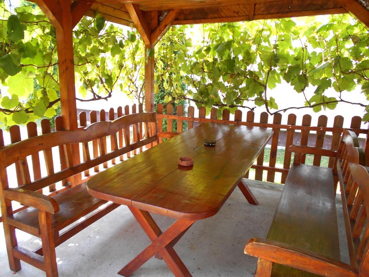 Bed and Breakfast Árpád Panzió Győr Exterior foto