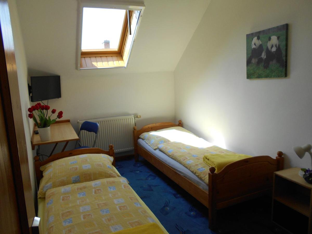 Bed and Breakfast Árpád Panzió Győr Exterior foto