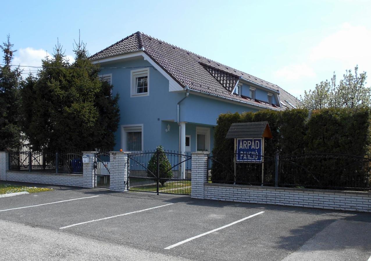 Bed and Breakfast Árpád Panzió Győr Exterior foto